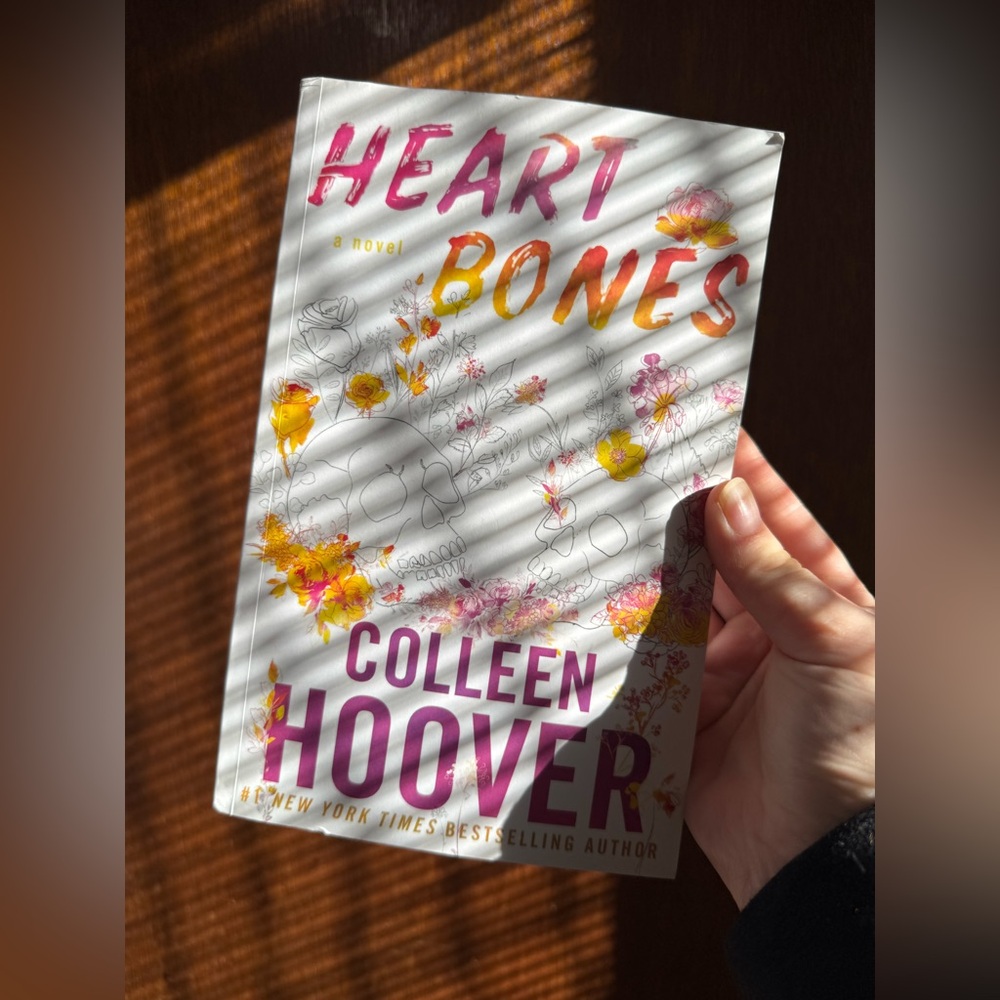 Heart Bones - Colleen Hoover